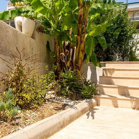 Peaceful House With Refreshing Terrace In *
