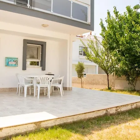 Vilă Peaceful House With Refreshing Terrace In *